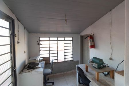 Casa à venda com 267m², 3 quartos e 2 vagas Casa à venda com 267m², 3 quartos e 2 vagasOficina