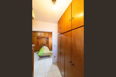 Casa à venda com 267m², 3 quartos e 2 vagas Casa à venda com 267m², 3 quartos e 2 vagasCloset da Suíte