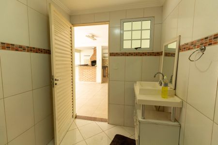 Casa à venda com 400m², 4 quartos e 6 vagas Casa à venda com 400m², 4 quartos e 6 vagasBanheiro da churrasqueira