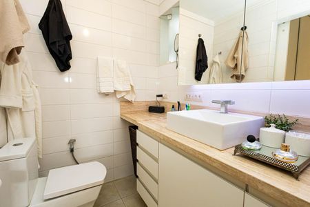Apartamento para alugar com 100m², 3 quartos e 1 vaga Apartamento para alugar com 100m², 3 quartos e 1 vagaBanheiro da Suíte 1
