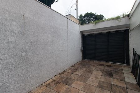 Casa à venda com 298m², 5 quartos e 2 vagas Casa à venda com 298m², 5 quartos e 2 vagasQuintal