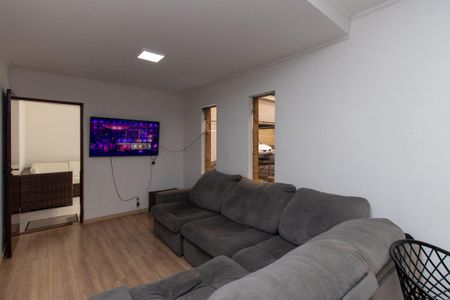 Casa à venda com 298m², 5 quartos e 2 vagas Casa à venda com 298m², 5 quartos e 2 vagasSala