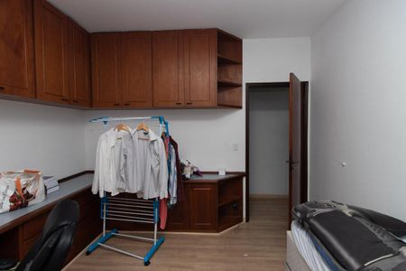 Casa à venda com 298m², 5 quartos e 2 vagas Casa à venda com 298m², 5 quartos e 2 vagasQuarto