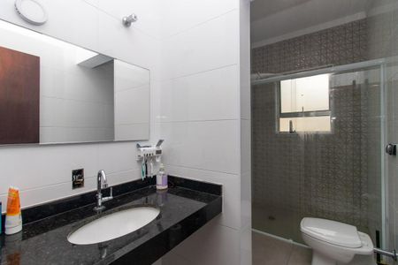 Casa à venda com 298m², 5 quartos e 2 vagas Casa à venda com 298m², 5 quartos e 2 vagasBanheiro da Suíte 2