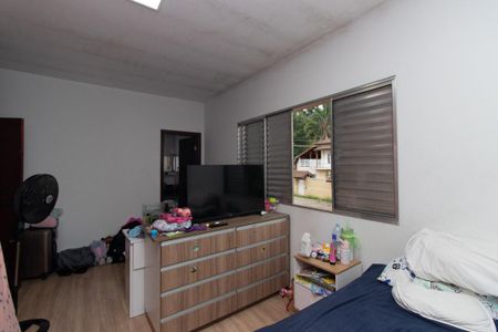Casa à venda com 298m², 5 quartos e 2 vagas Casa à venda com 298m², 5 quartos e 2 vagasQuarto  2
