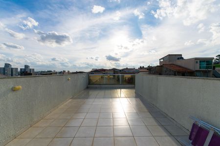Casa à venda com 250m², 3 quartos e 6 vagas Casa à venda com 250m², 3 quartos e 6 vagasTerraço