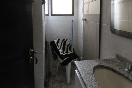 Casa à venda com 534m², 4 quartos e 10 vagas Casa à venda com 534m², 4 quartos e 10 vagasEdícula - Banheiro 1