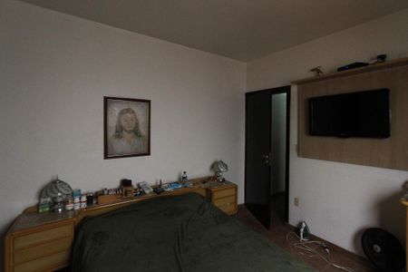 Casa à venda com 534m², 4 quartos e 10 vagas Casa à venda com 534m², 4 quartos e 10 vagasQuarto 1