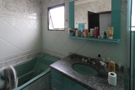 Casa à venda com 534m², 4 quartos e 10 vagas Casa à venda com 534m², 4 quartos e 10 vagasBanheiro da Suíte