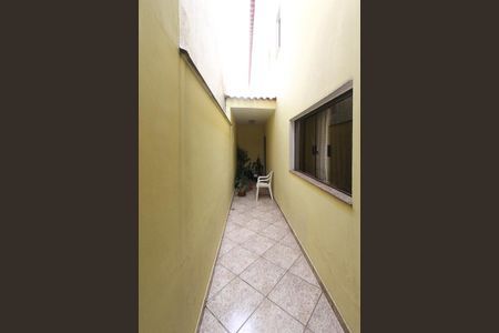 Casa à venda com 534m², 4 quartos e 10 vagas Casa à venda com 534m², 4 quartos e 10 vagasCorredor externo