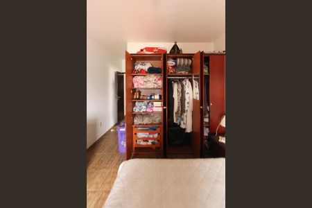 Casa à venda com 534m², 4 quartos e 10 vagas Casa à venda com 534m², 4 quartos e 10 vagasEdícula - Quarto