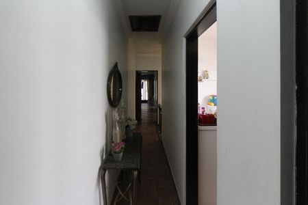 Casa à venda com 534m², 4 quartos e 10 vagas Casa à venda com 534m², 4 quartos e 10 vagasCorredor