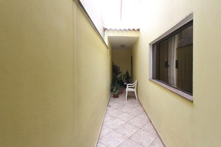 Casa à venda com 534m², 4 quartos e 10 vagas Casa à venda com 534m², 4 quartos e 10 vagasCorredor externo