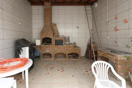 Casa à venda com 534m², 4 quartos e 10 vagas Casa à venda com 534m², 4 quartos e 10 vagasQuintal