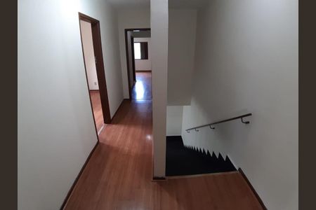 Casa à venda com 280m², 3 quartos e 4 vagas Casa à venda com 280m², 3 quartos e 4 vagasVILA GOMES 25