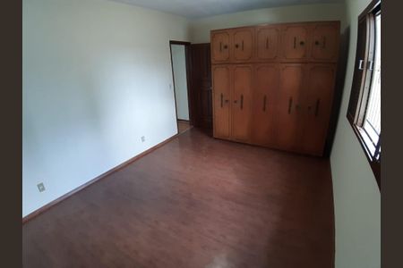 Casa à venda com 280m², 3 quartos e 4 vagas Casa à venda com 280m², 3 quartos e 4 vagasVILA GOMES 28