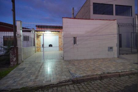 Casa à venda com 240m², 3 quartos e 4 vagas Casa à venda com 240m², 3 quartos e 4 vagasFachada