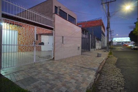 Casa à venda com 240m², 3 quartos e 4 vagas Casa à venda com 240m², 3 quartos e 4 vagasFachada