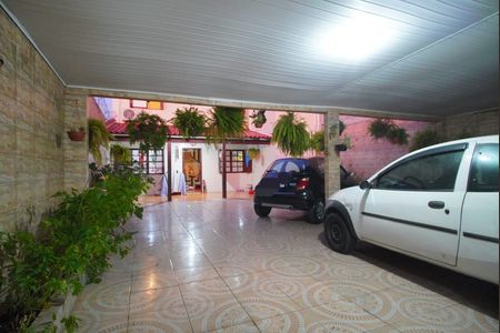 Casa à venda com 240m², 3 quartos e 4 vagas Casa à venda com 240m², 3 quartos e 4 vagasGaragem