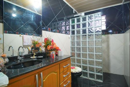 Casa à venda com 240m², 3 quartos e 4 vagas Casa à venda com 240m², 3 quartos e 4 vagasBanheiro Social