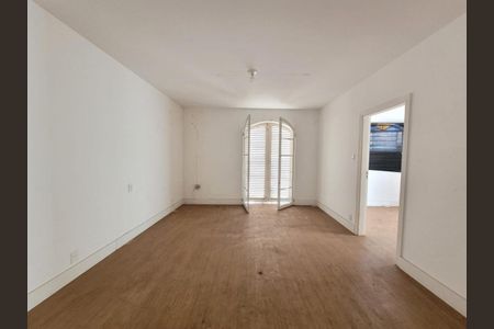 Casa à venda com 267m², 4 quartos e 6 vagas Casa à venda com 267m², 4 quartos e 6 vagasFoto 01