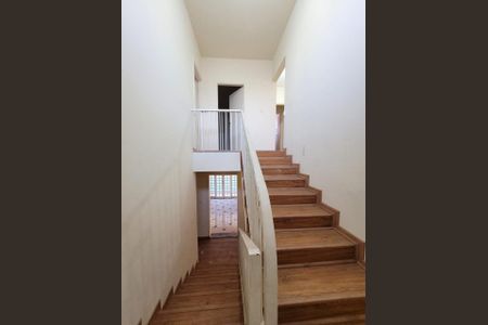Casa à venda com 267m², 4 quartos e 6 vagas Casa à venda com 267m², 4 quartos e 6 vagasFoto 01