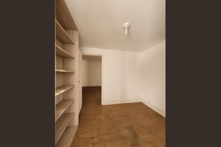 Casa à venda com 267m², 4 quartos e 6 vagas Casa à venda com 267m², 4 quartos e 6 vagasFoto 01
