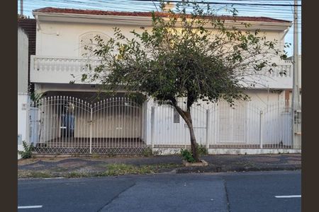 Casa à venda com 267m², 4 quartos e 6 vagas Casa à venda com 267m², 4 quartos e 6 vagasFoto 01