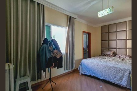 Casa à venda com 171m², 3 quartos e 4 vagas