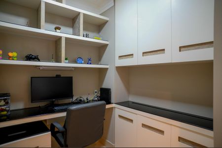 Apartamento à venda com 120m², 3 quartos e 2 vagasEscritório