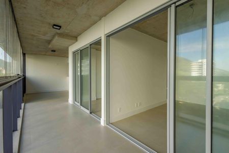 Apartamento à venda com 80m², 2 quartos e 1 vaga Apartamento à venda com 80m², 2 quartos e 1 vagaVaranda