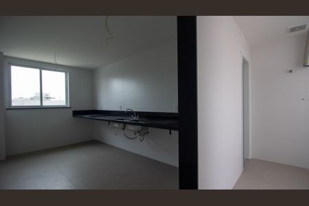 Apartamento à venda com 170m², 3 quartos e 3 vagas Apartamento à venda com 170m², 3 quartos e 3 vagasCozinha e Área de Serviço