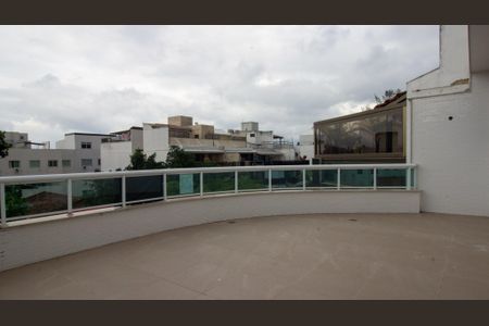 Apartamento à venda com 170m², 3 quartos e 3 vagas Apartamento à venda com 170m², 3 quartos e 3 vagasVaranda