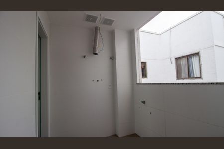 Apartamento à venda com 170m², 3 quartos e 3 vagas Apartamento à venda com 170m², 3 quartos e 3 vagasCozinha e Área de Serviço