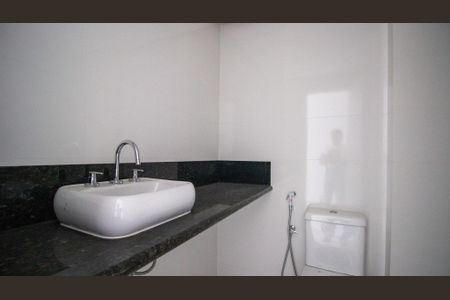 Apartamento à venda com 170m², 3 quartos e 3 vagas Apartamento à venda com 170m², 3 quartos e 3 vagasBanheiro da Suíte 2
