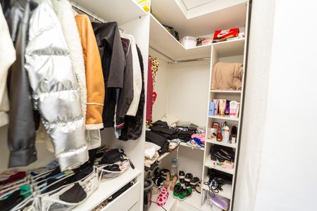 Apartamento à venda com 90m², 2 quartos e 1 vaga Apartamento à venda com 90m², 2 quartos e 1 vagaCloset do quarto 2