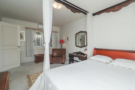 Casa à venda com 372m², 4 quartos e 4 vagas Suíte