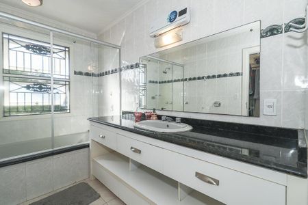 Casa à venda com 372m², 4 quartos e 4 vagasBanheiro da Suíte