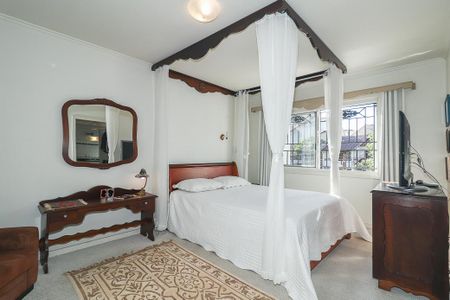 Casa à venda com 372m², 4 quartos e 4 vagas Suíte