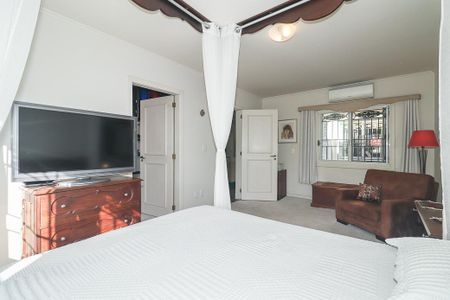 Casa à venda com 372m², 4 quartos e 4 vagas Suíte