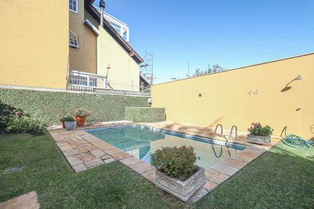 Casa à venda com 372m², 4 quartos e 4 vagasFundos