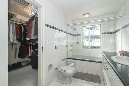 Casa à venda com 372m², 4 quartos e 4 vagasBanheiro da Suíte