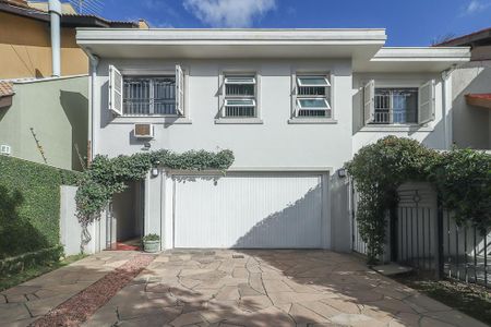 Casa à venda com 372m², 4 quartos e 4 vagasFachada