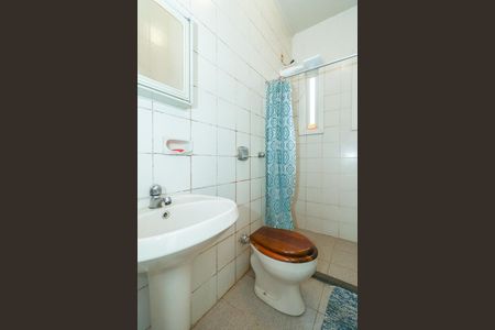 Casa à venda com 372m², 4 quartos e 4 vagasBanheiro de serviço