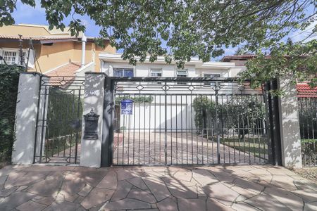 Casa à venda com 372m², 4 quartos e 4 vagasFachada