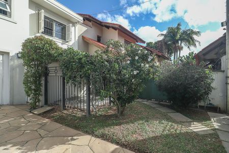 Casa à venda com 372m², 4 quartos e 4 vagasFachada
