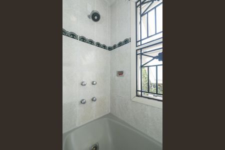 Casa à venda com 372m², 4 quartos e 4 vagasBanheiro da Suíte