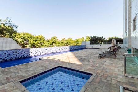 Apartamento à venda com 91m², 3 quartos e 2 vagas Apartamento à venda com 91m², 3 quartos e 2 vagasÁrea comum - Piscina