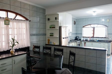 Casa à venda com 139m², 5 quartos e 2 vagasCozinha