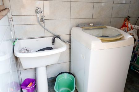 Casa à venda com 139m², 5 quartos e 2 vagasLavanderia